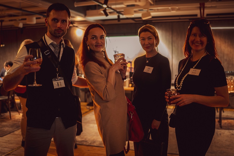 Social Networking Club - Coverpieni